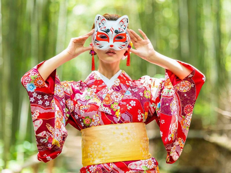 Kimono Photoshoot In Arashiyama Bamboo Forest (Kyoto) by Professional Photographer