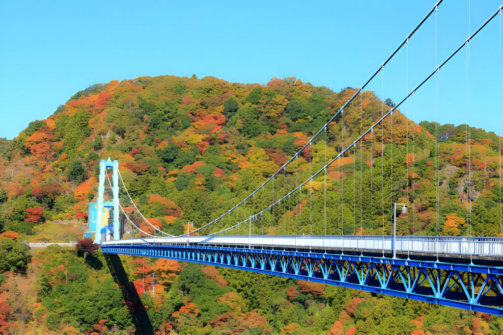 Ryujin-Suspension-Bridge-Autumn-Japan