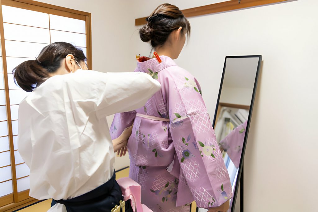 Kimono-Fitting-Woman
