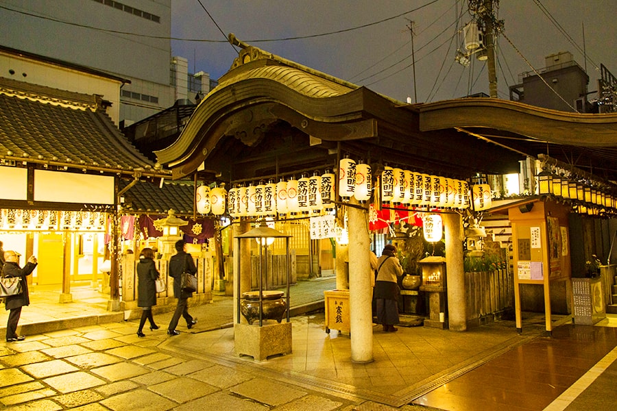 Hozenji-Temple-Osaka-Night