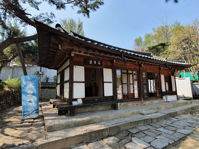 Seongbuk-dong Aengdu Village